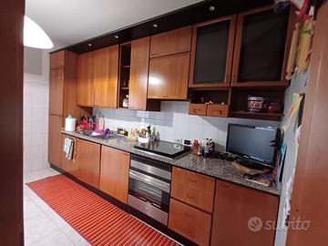 Cucina legno lineare 4 mt ca. Piano granito