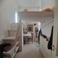 Soppalco in legno massello con scala, armadio e co