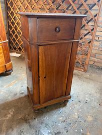 Comodino antiquariatp legno massello