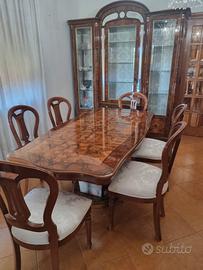 Sala da pranzo completa