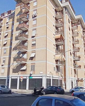Immobile di 180 m² con 1 locale a Roma