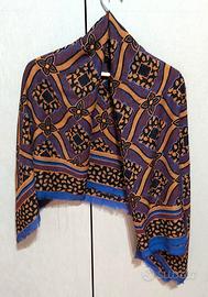 Scialle leggero con disegni geometrici