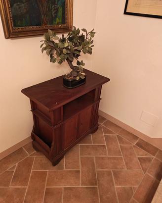 Comodino a due ante in legno 