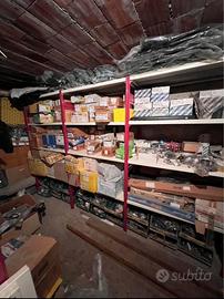 Stock di ricambi di auto d’epoca