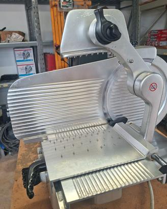 Affettatrice verticale con lama da 35