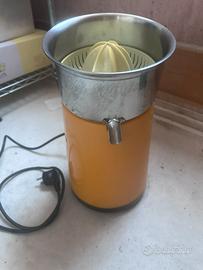 Spremiagrumi elettrico funzionante