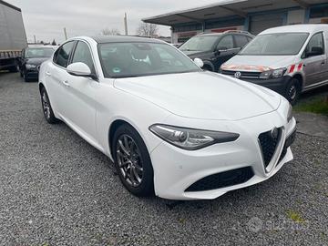 Alfa Romeo Giulia 2.0 Turbo 200 CV AT8 Super