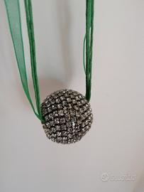 Raro ciondolo maxi in acciaio e strass 