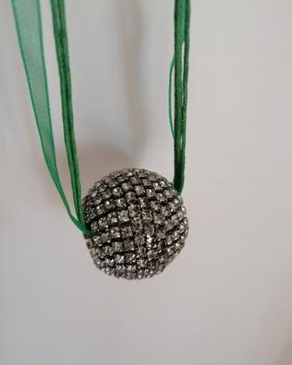 Raro ciondolo maxi in acciaio e strass 