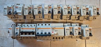 Lotto Interruttori Magnetotermici Merlin Gerin