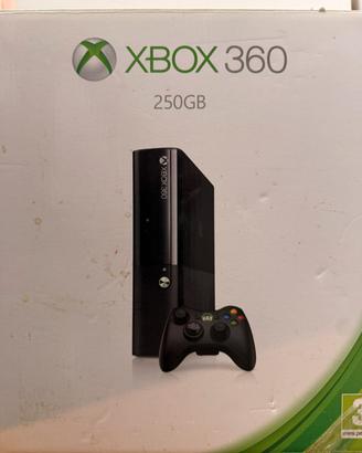 Xbox 360 E con accessori – console non funzionante