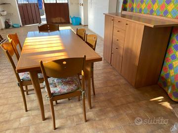 Tavolo con sedie