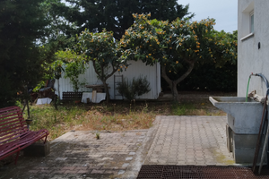 Casetta appoggio più terreno