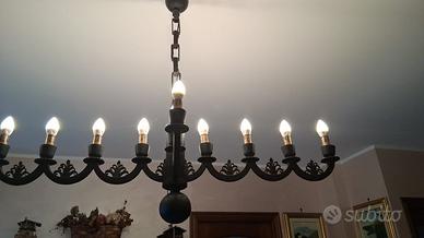 Lampadario in ferro battuto
