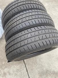 4 gomme Pirelli modello Winter Carrier 225 75 R16