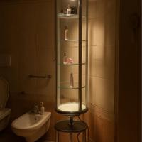 Elegante Vetrina rotonda illuminata con sgabello