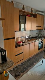 cucina completa di elettrodomestici