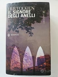 libro " il signore degli anelli "