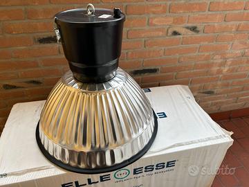 Lampada a sospensione industriale