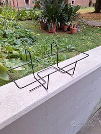 Fioriera nera da balcone o giardino