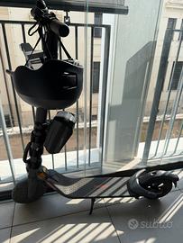 Monopattino elettrico Segway NINEBOT E22E