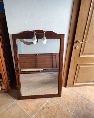 Specchio da bagno classico in legno con applique 
