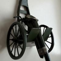 Cannone giocattolo in metallo, brevetto n. 34218/3
