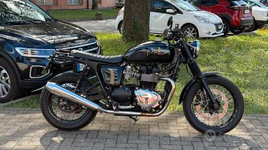Triumph thruxton 900