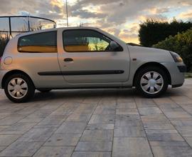Renault clio 2002 benzina neo patentati