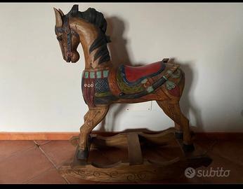 Cavallo a dondolo antico