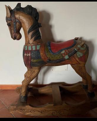Cavallo a dondolo antico