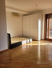 Acilia open space con terrazzo