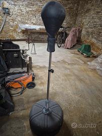 attrezzo per esercizi con i pugni