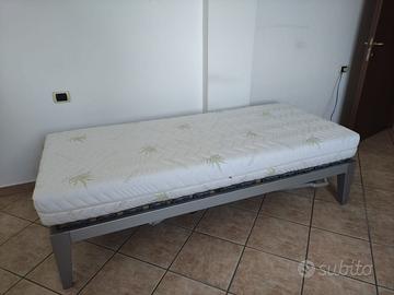 Letto singolo motorizzato con materasso