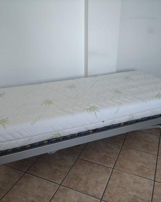 Letto singolo motorizzato con materasso