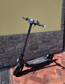 Monopattino elettrico RedBull Racing