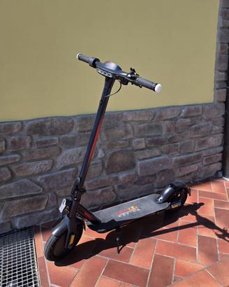 Monopattino elettrico RedBull Racing