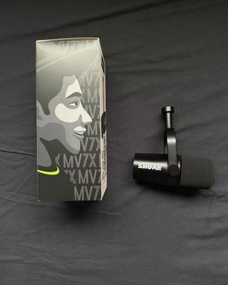 Shure MV7X + Cavo High Quality