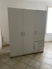 Armadio in legno 160x170altezza e 45 profondità