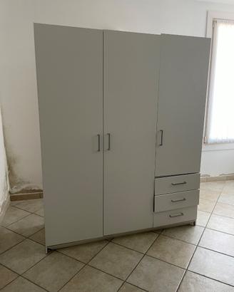 Armadio in legno 160x170altezza e 45 profondità