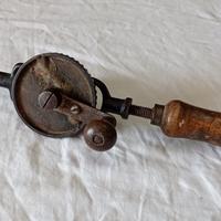 Trapano a mano antico