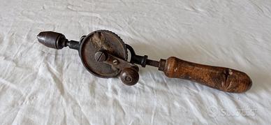 Trapano a mano antico