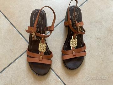 Scarpe sandalo in pelle numero 39. Nuovo