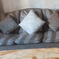 Divano a tre posti e 2 poltrone