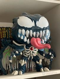 Giant funko pop Venom x monster hunter