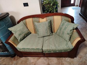 divano antiquariato verde ed oro 