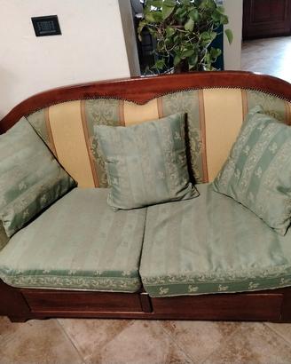 divano antiquariato verde ed oro 