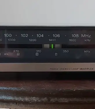 Sintonizzatore stereo Sony Vintage con dipolo