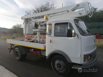 Piattaforma elevabile con cestello COMET su OM 40