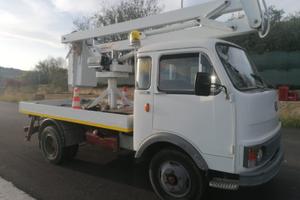 Piattaforma elevabile con cestello COMET su OM 40